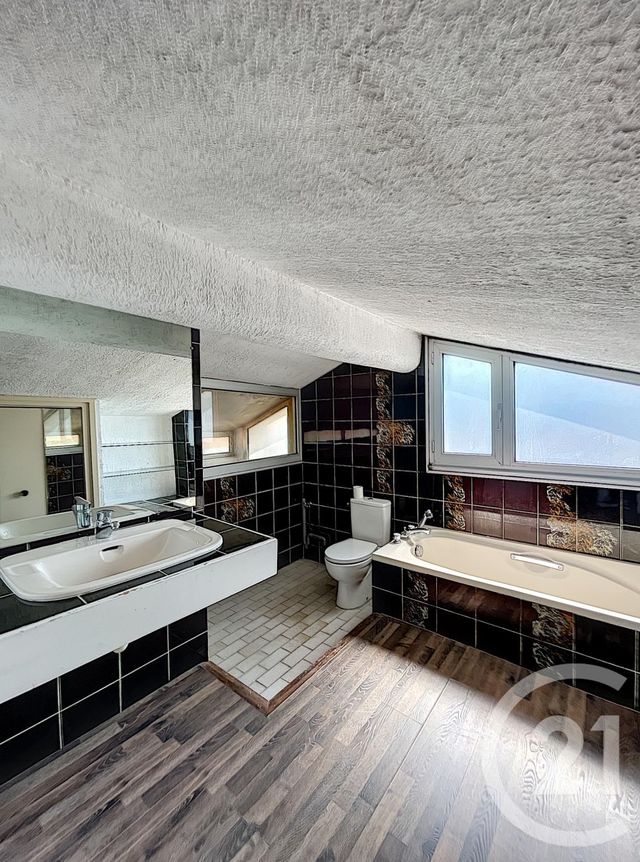 Appartement Duplex à louer - 6 pièces - 117,60 m2 - Perpignan - 66 - LANGUEDOC-ROUSSILLON