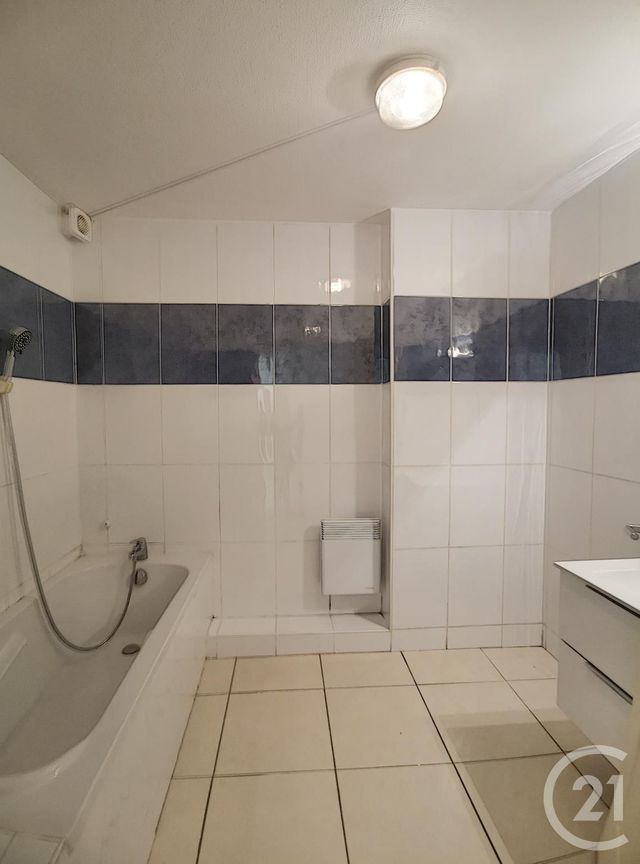 Appartement F3 &agrave; louer - 3 pi&egrave;ces - 84,25 m2 - Port Vendres - 66 - LANGUEDOC-ROUSSILLON